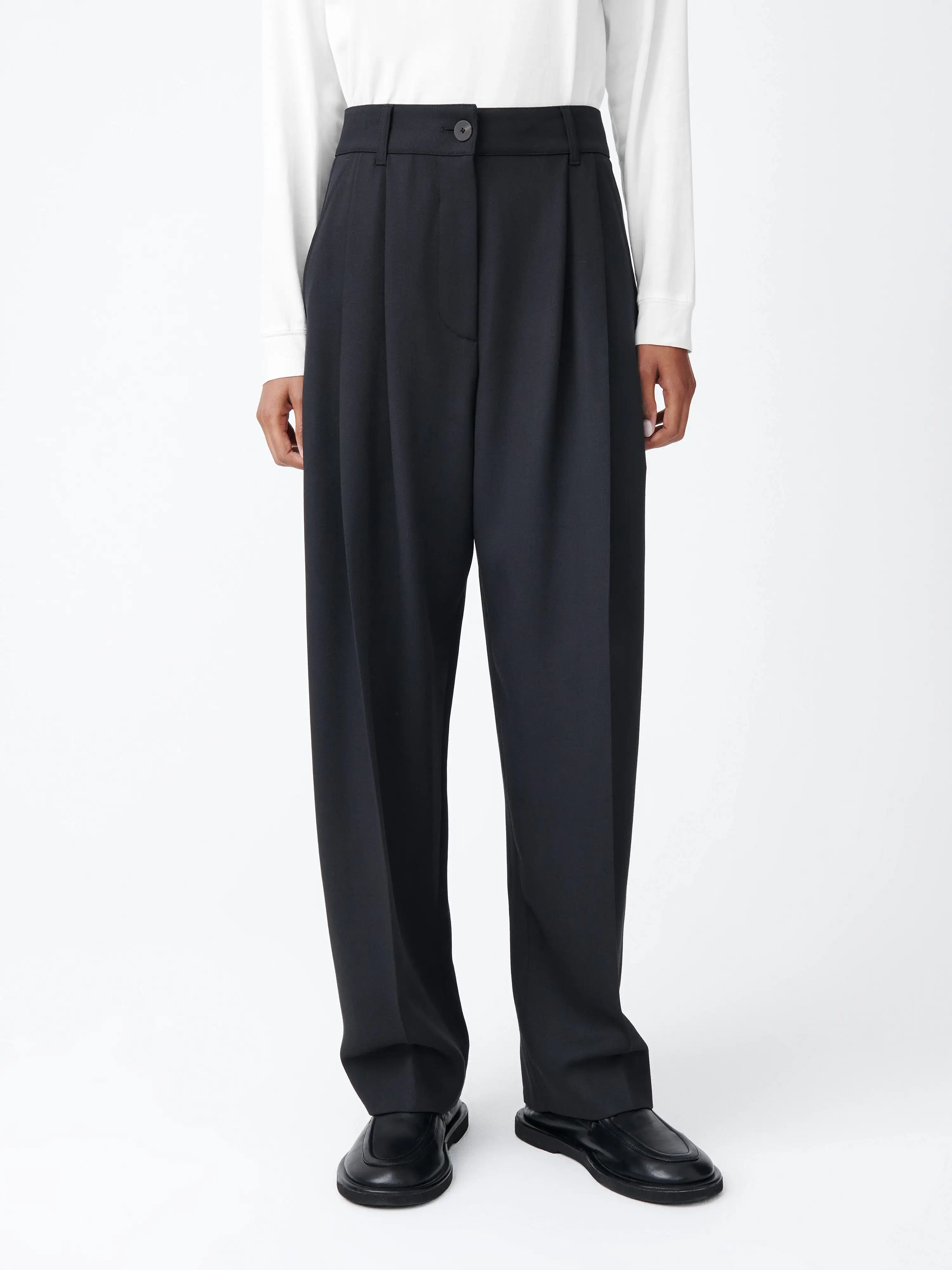 Acuna Viscose Pant in Darkest Navy