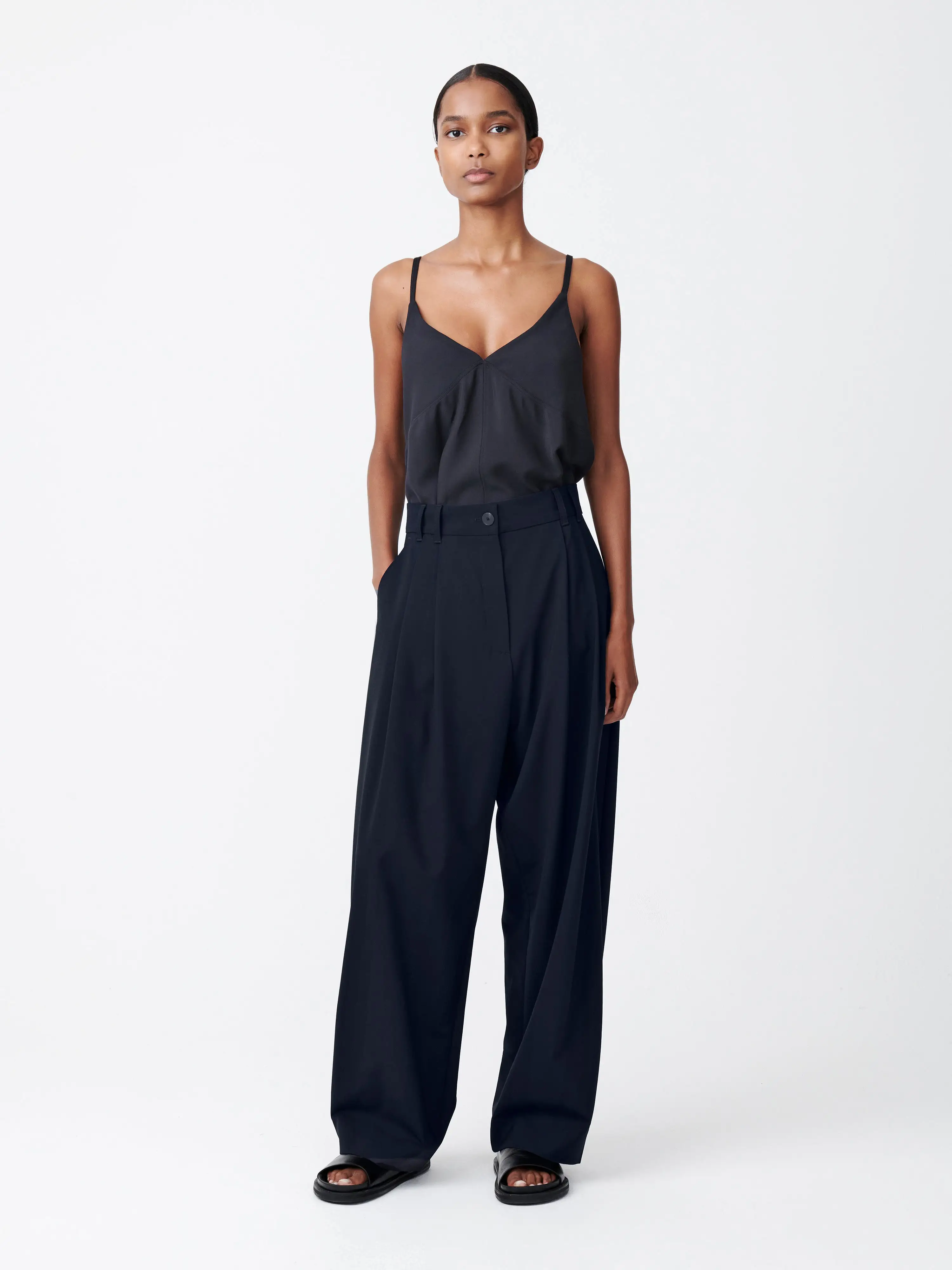 Nika Tropical Wool Pant in Darkest Navy