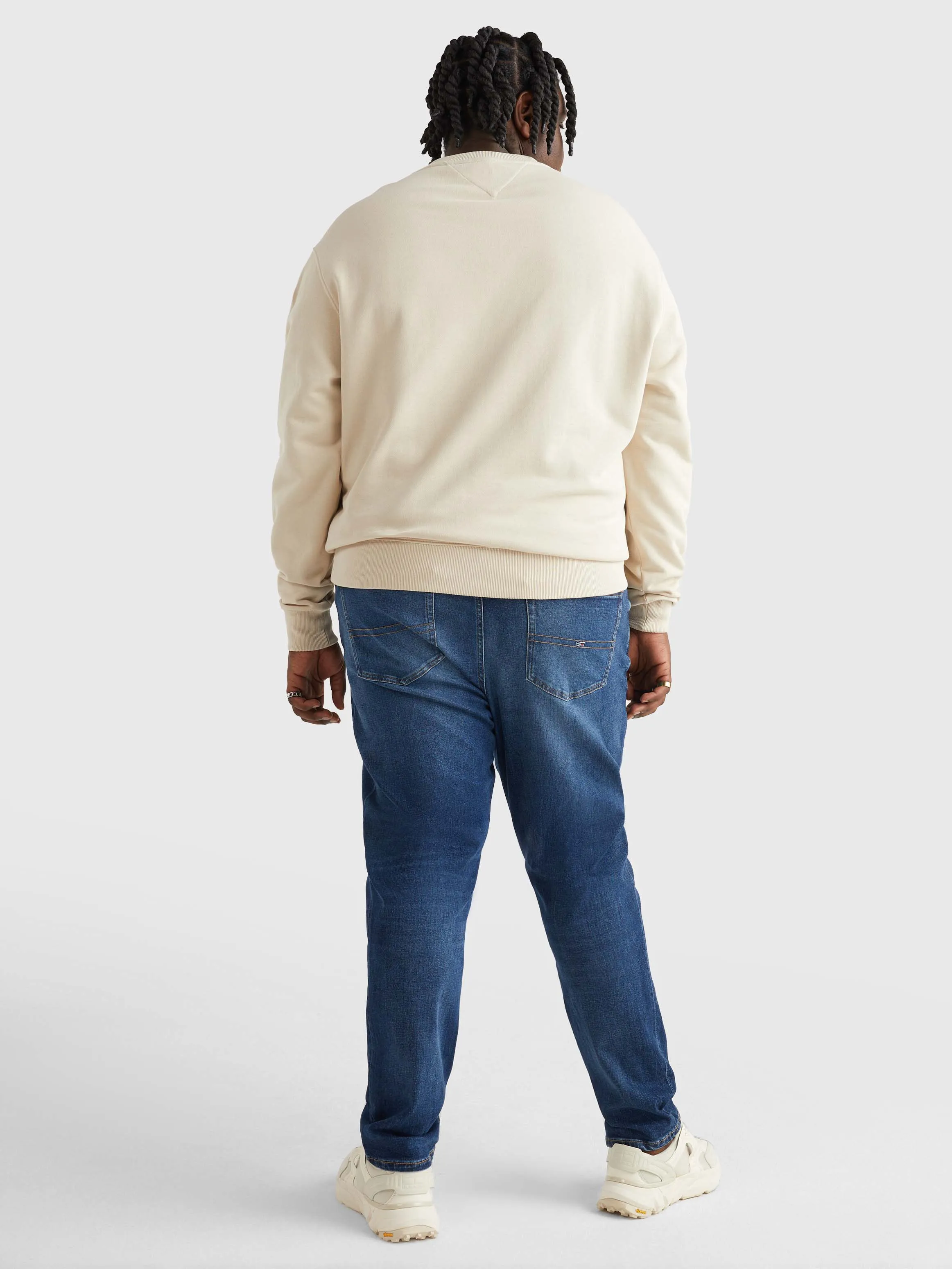 Plus Relaxed Fit Badge Sweatshirt | Sweatshirts & Hoodies | Tommy Jeans