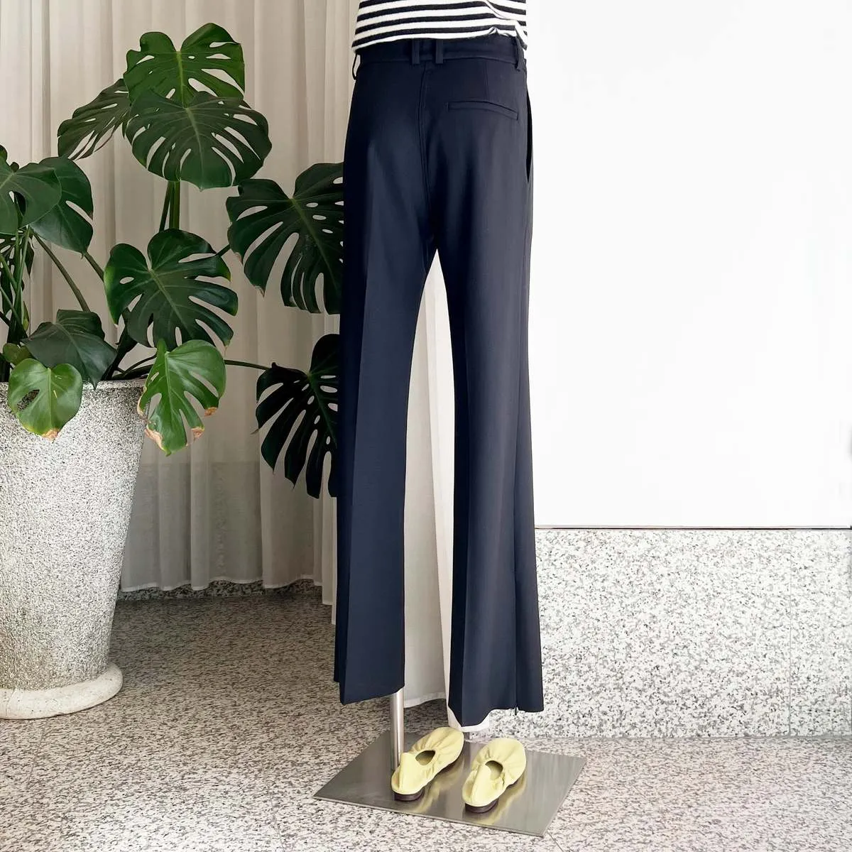 Rie Flared Pant - Darkest Navy