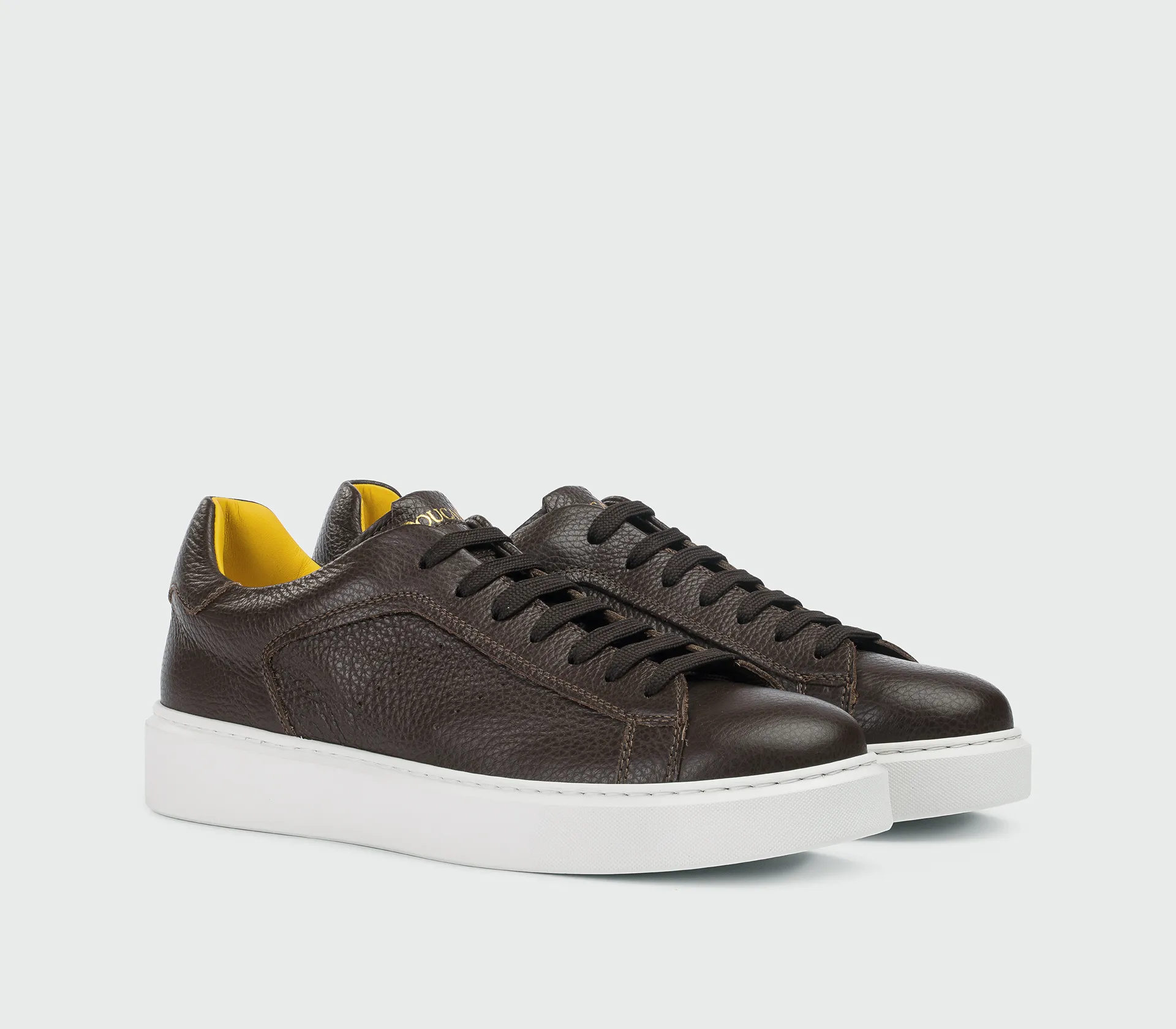 Sneaker in brown tumbled leather