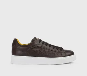 Sneaker in brown tumbled leather