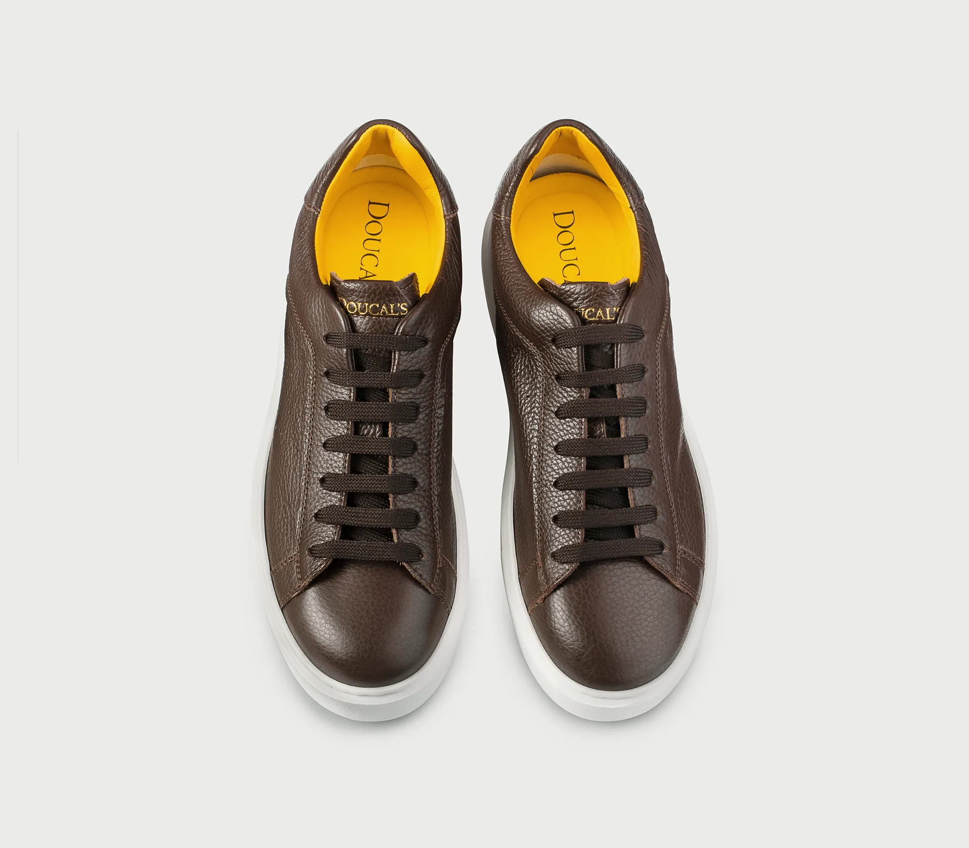 Sneaker in brown tumbled leather