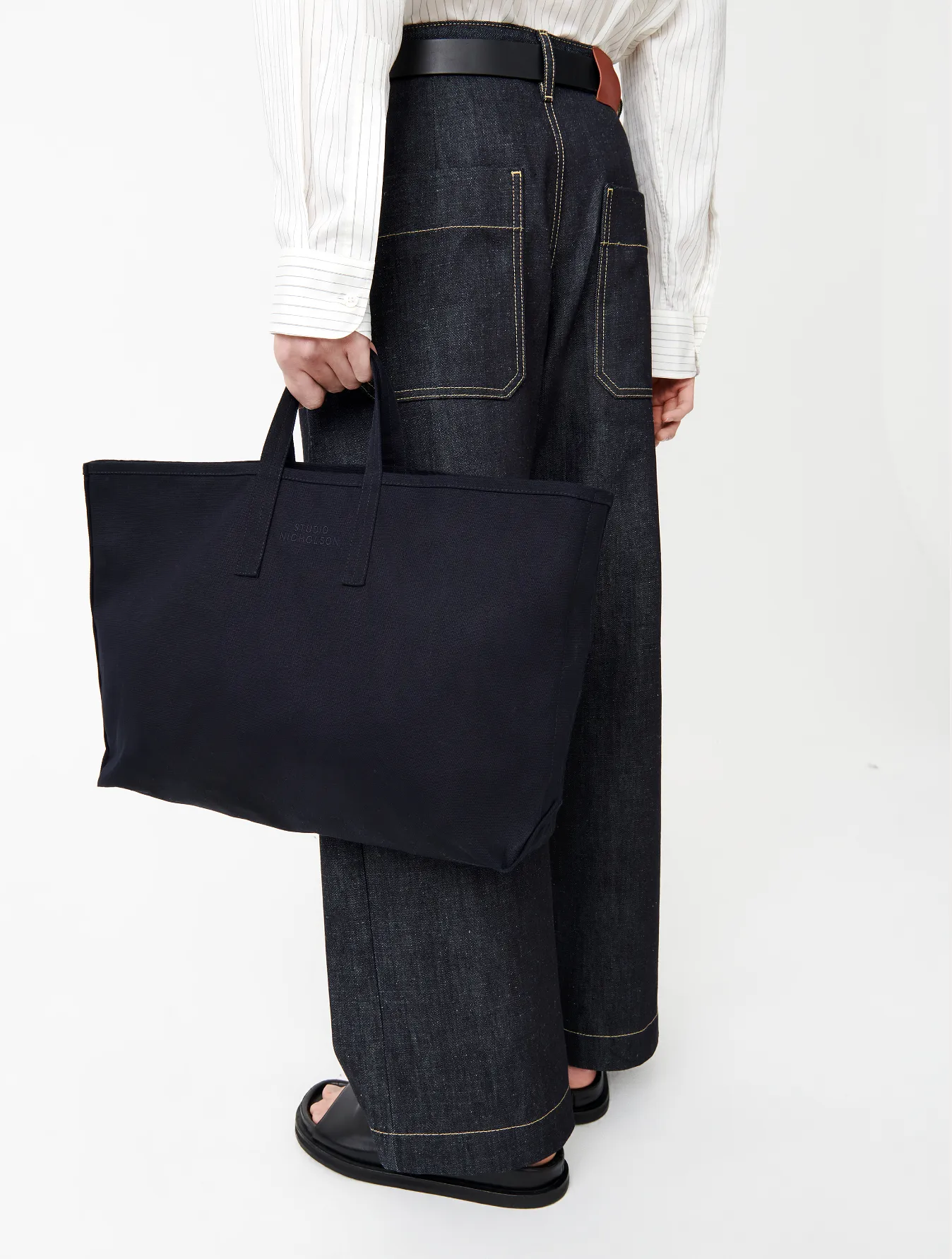 Standard Tote in Darkest Navy