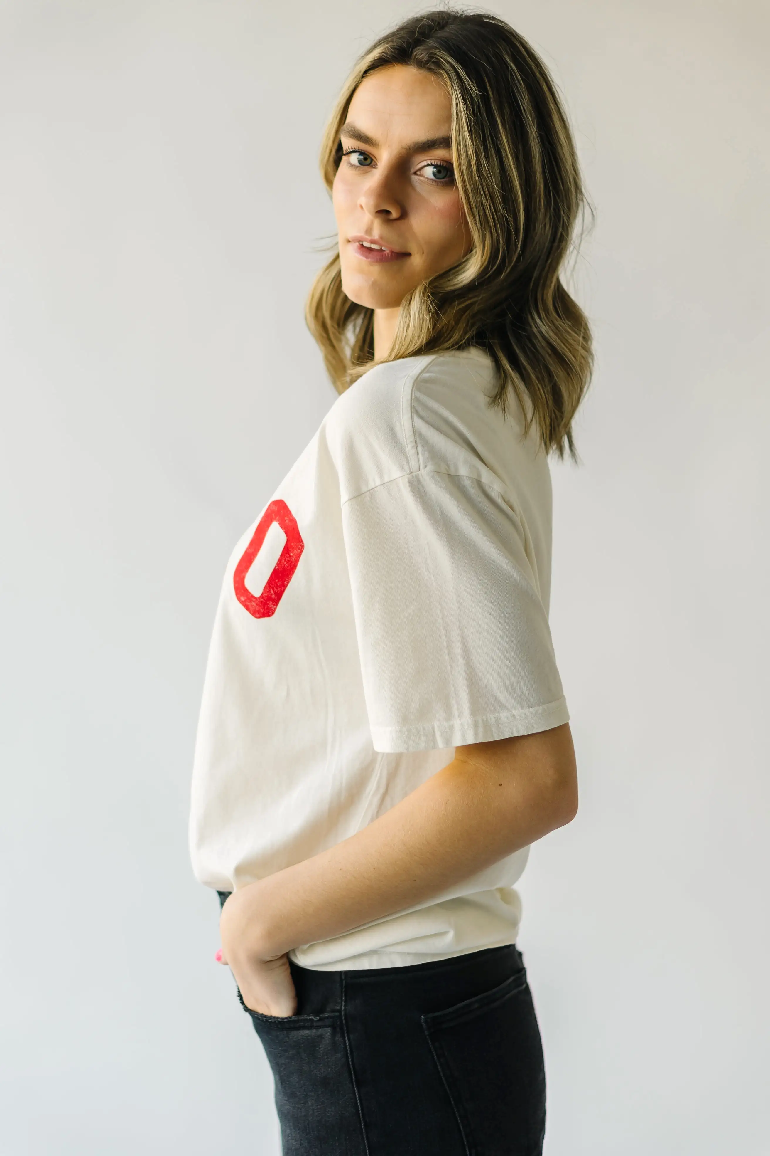 The Hugs + Kisses Graphic Tee in Cream